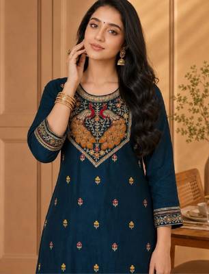 Women embroidered thread work kurta 3