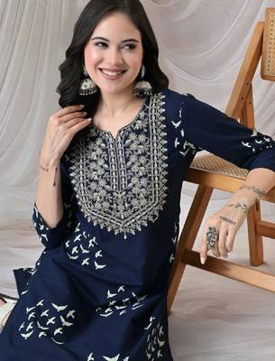 Women embroidered thread work kurta 1