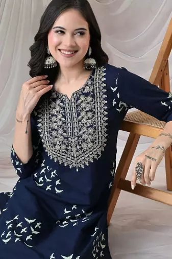 Women embroidered thread work kurta