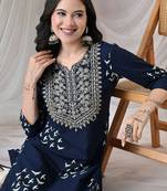 Women embroidered thread work kurta