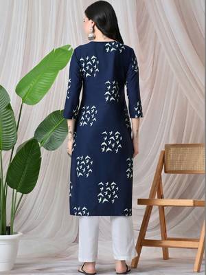 Women embroidered thread work kurta 2