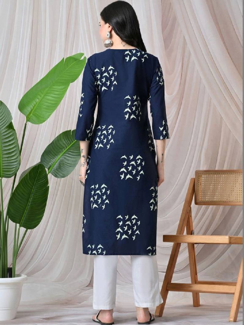 Women embroidered thread work kurta