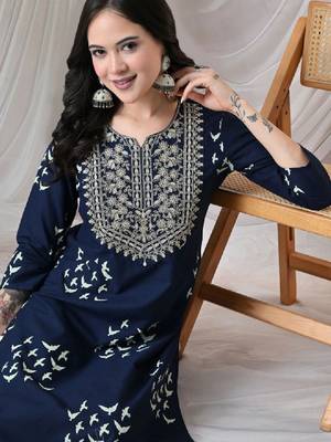 Women embroidered thread work kurta 3