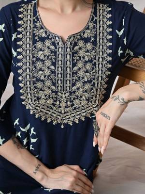 Women embroidered thread work kurta 4