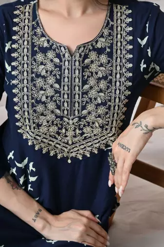 Women embroidered thread work kurta