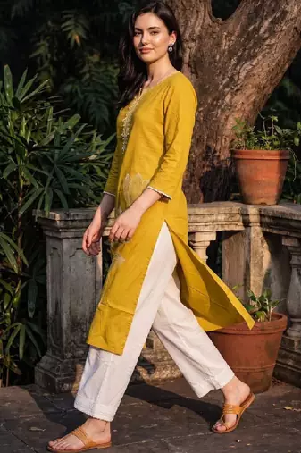 Women embroidered thread work kurta