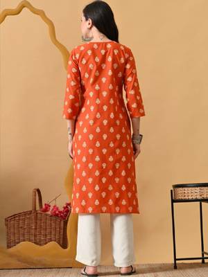 Women embroidered thread work kurta 2