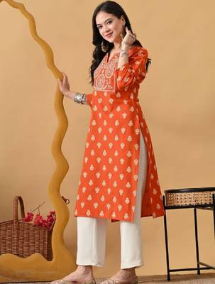 Women embroidered thread work kurta 3