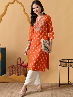 Women embroidered thread work kurta 4