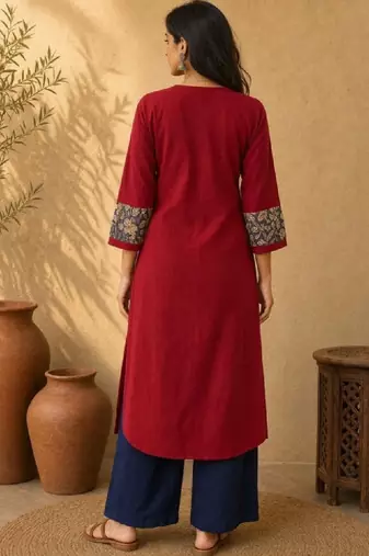 Women ethnic motifs kurta