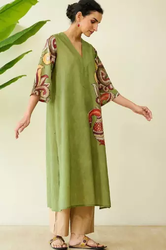 Women ethnic motifs printed indie prints kurta