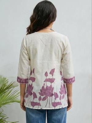 Women floral printed kurta 4