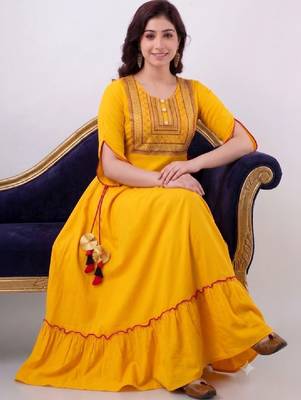 Women ethnic motifs embroidered thread work anarkali kurta 1