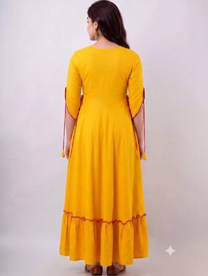 Women ethnic motifs embroidered thread work anarkali kurta 3