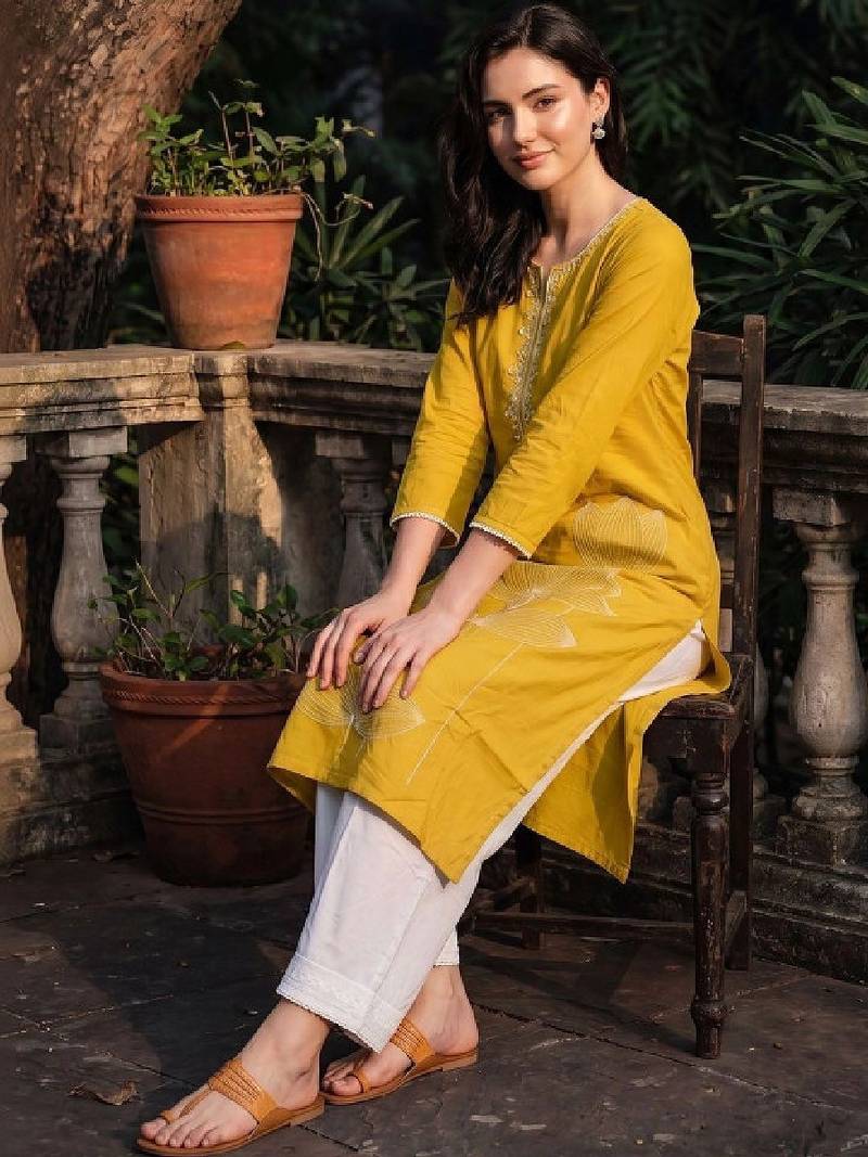 Women ethnic motifs embroidered thread work kurta