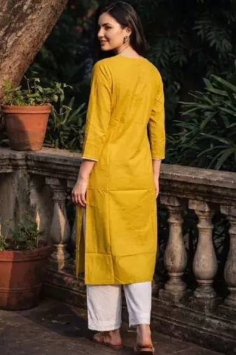 Women ethnic motifs embroidered thread work kurta