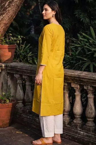 Women ethnic motifs embroidered thread work kurta