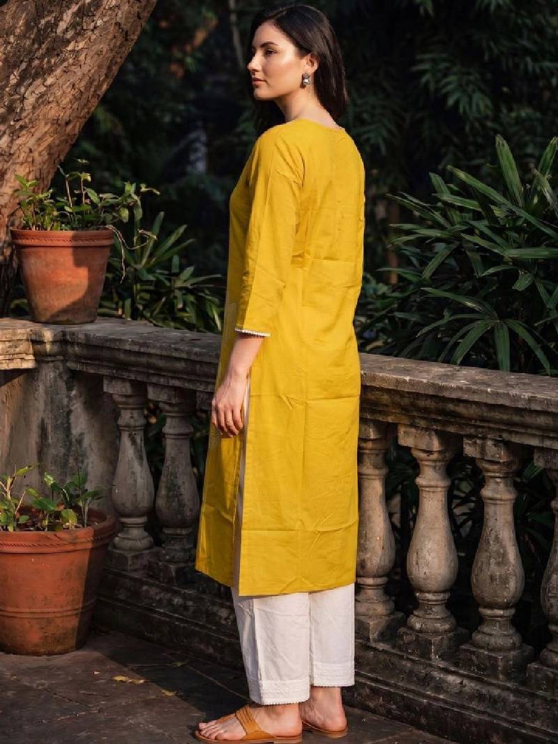 Women ethnic motifs embroidered thread work kurta