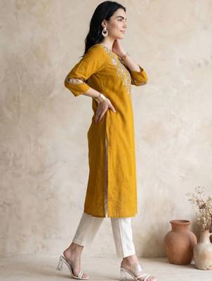 Women floral embroidered thread work kurta 2
