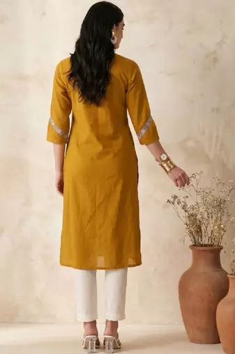Women floral embroidered thread work kurta
