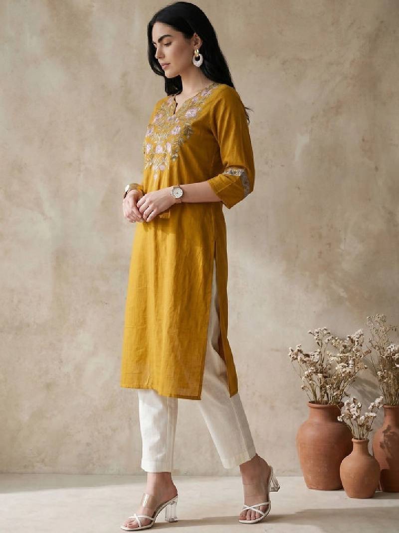 Women floral embroidered thread work kurta