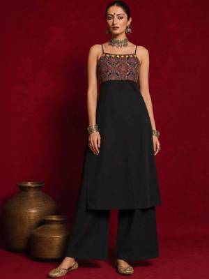 Women navratri backless kurta 2