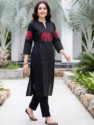 Women ethnic motifs printed thread work kurta 1
