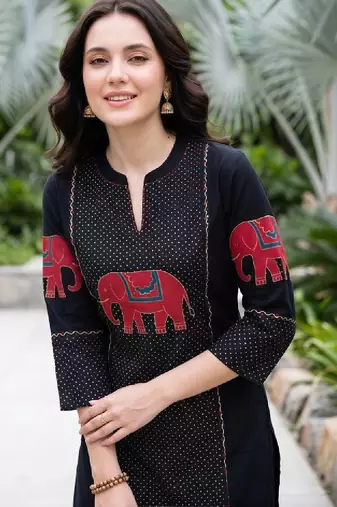 Women ethnic motifs printed thread work kurta