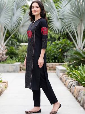 Women ethnic motifs printed thread work kurta 3