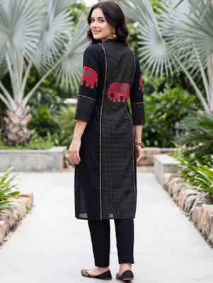 Women ethnic motifs printed thread work kurta 4