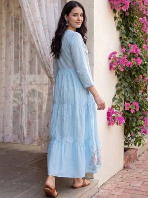 Women floral embroidered thread work floral anarkali kurta 4
