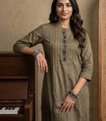 Women ethnic motifs embroidered thread work kurta