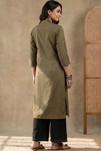 Women ethnic motifs embroidered thread work kurta