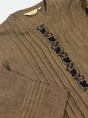 Women ethnic motifs embroidered thread work kurta 4