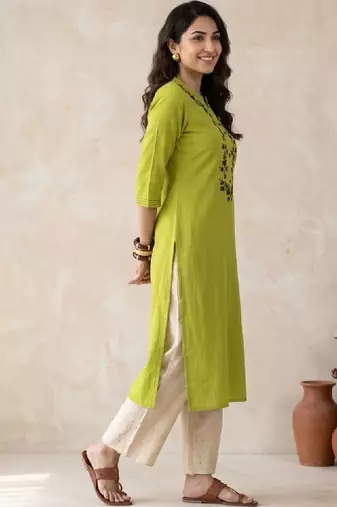 Women ethnic motifs embroidered thread work kurta