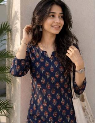 Women ethnic motifs printed indie prints kurta 3