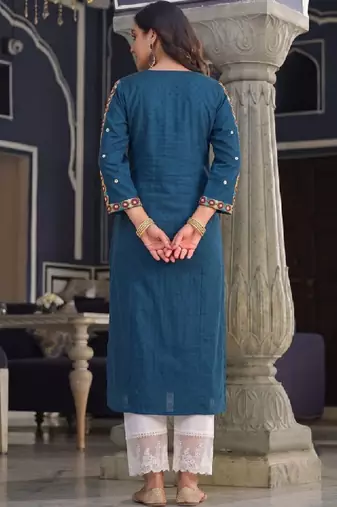 Women embroidered thread work dobby kurta