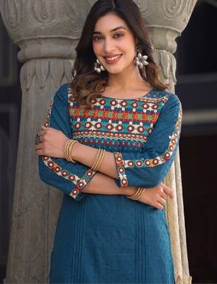 Women embroidered thread work dobby kurta 3