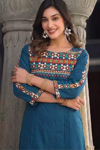 Women embroidered thread work dobby kurta
