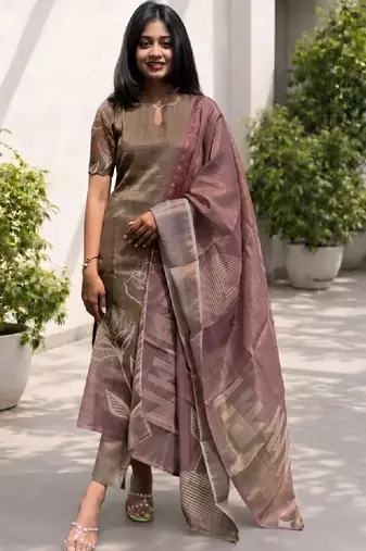 Women floral printed keyhole neck floral chanderi silk kurta