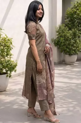 Women floral printed keyhole neck floral chanderi silk kurta