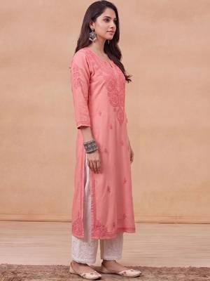 Women embroidered chikankari kurta 3