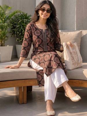 Women ethnic motifs printed indie prints kurta 2