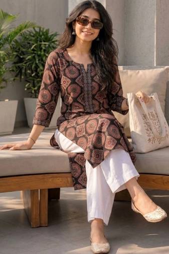 Women ethnic motifs printed indie prints kurta