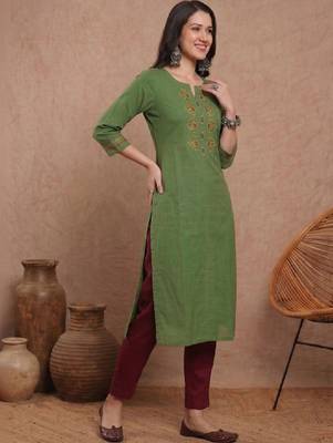 Women embroidered thread work kurta 4