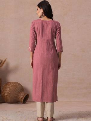 Women straight fit cotton kurta with cordwork floral embroidery on yoke sleeves. 2