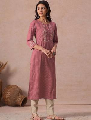 Women straight fit cotton kurta with cordwork floral embroidery on yoke sleeves. 3
