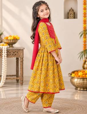 Girls yellow flare suit set 3