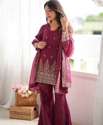 Designer burgundy embroidered kurta pent with matching dupatta 2