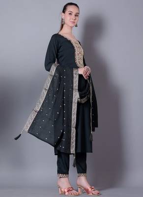 GREEN EMBROIDERY ZARI WORK FABRIC SILK BLEND WOMENS ETHNIC WEAR KURTI PANT DUPATTA  3